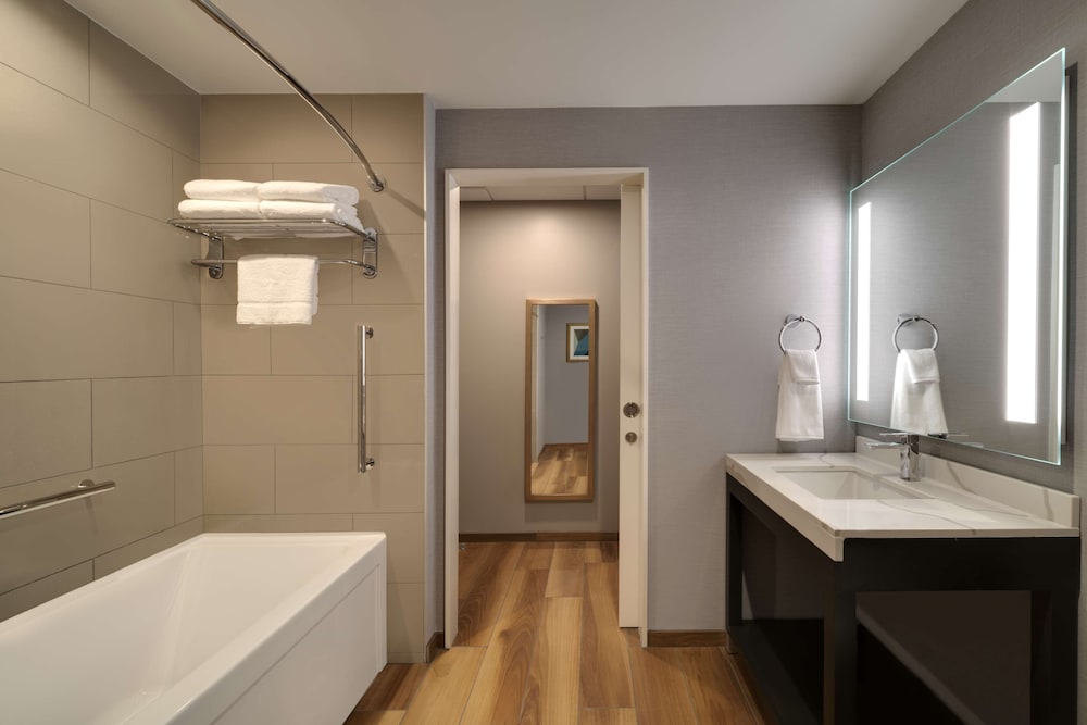 Hyatt Place LAX Century Blvd 40/43