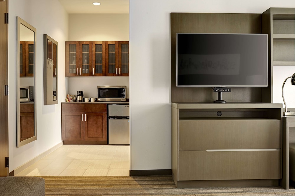 Hyatt House Seattle/Redmond 10/70
