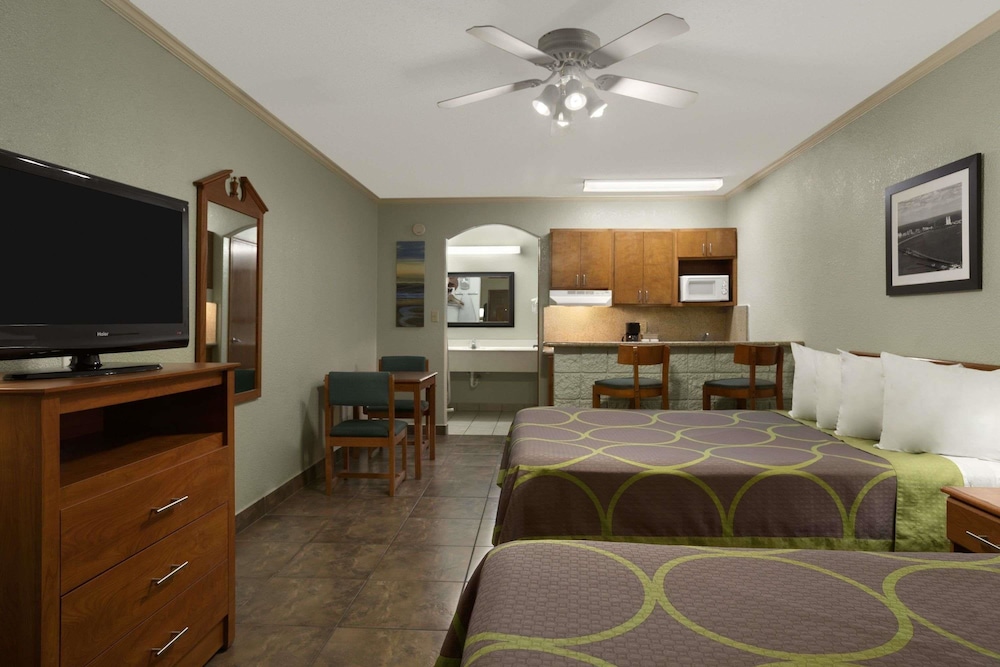 Super 8 By Wyndham South Padre Island 21/25