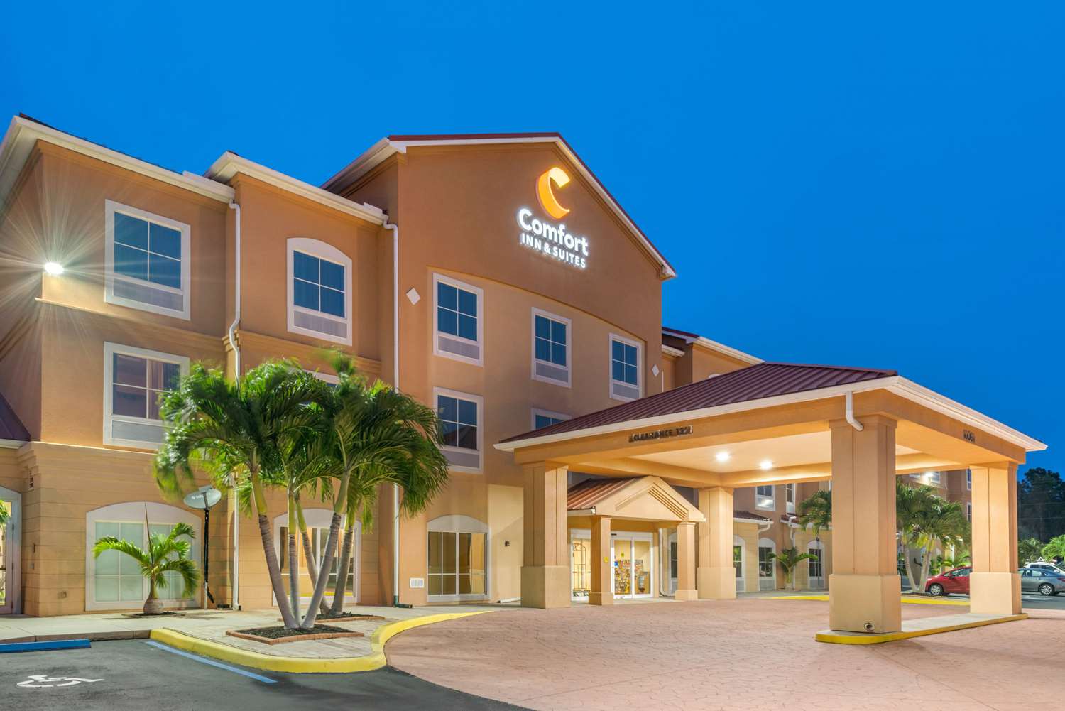Comfort Inn & Suites Fort Myers Airport 26/26