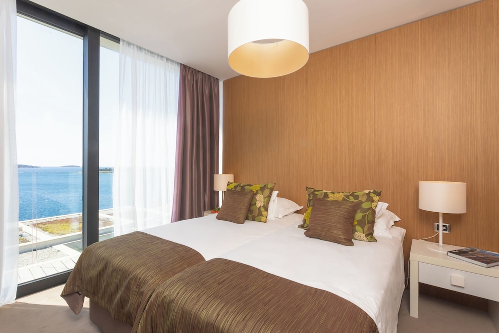 Golden Rays Luxury Apartments 9/50
