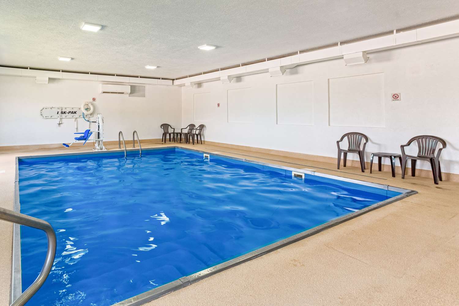 Quality Inn & Suites Ferdinand 20/27