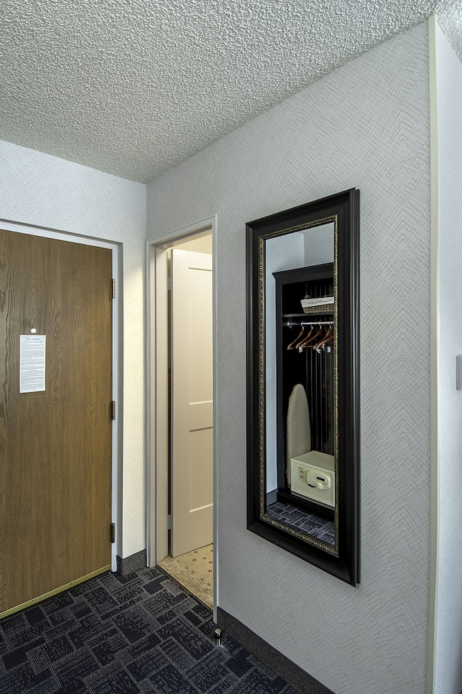 The Holland Hotel 24/49