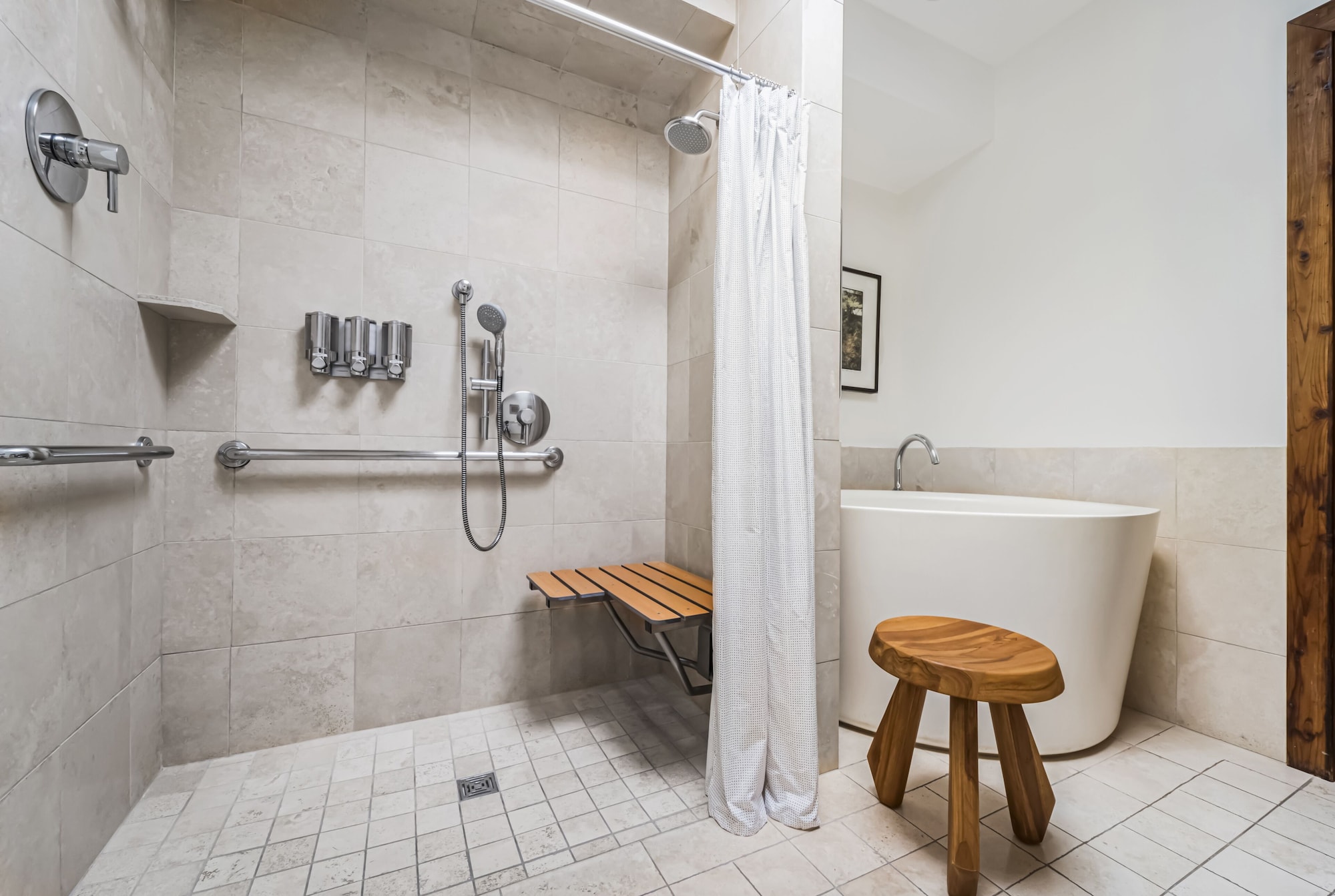 Suite, King Bed, Creek Side, Accessible
