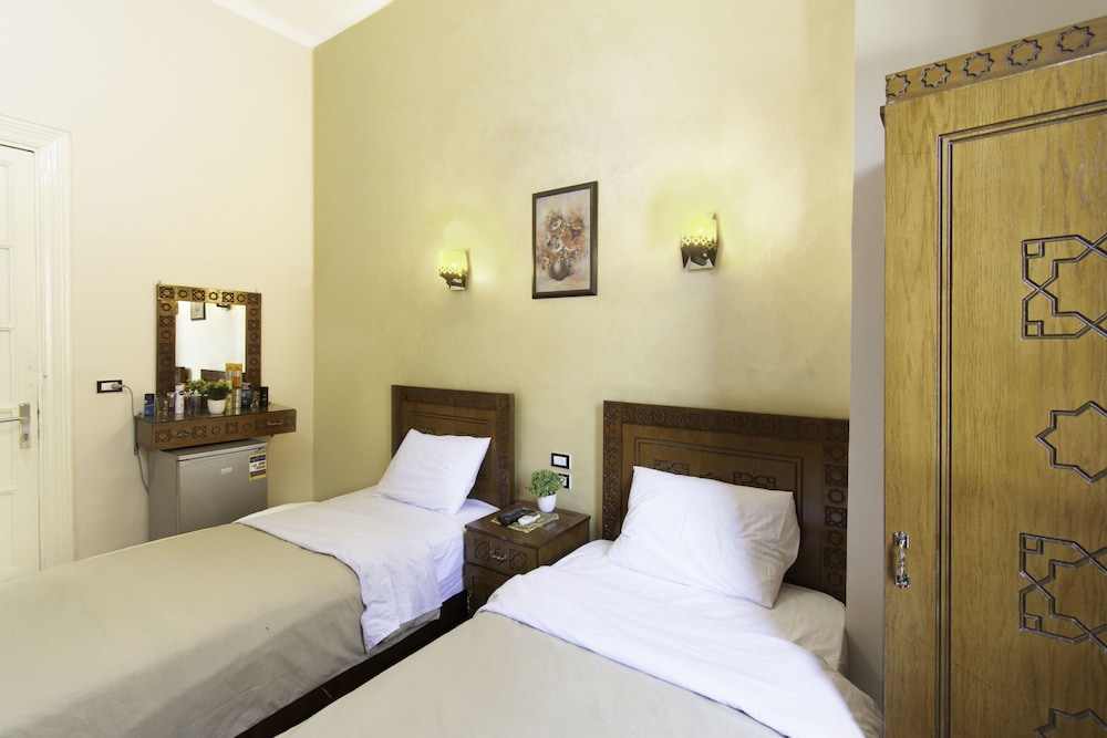 New Minerva Hotel 12/42