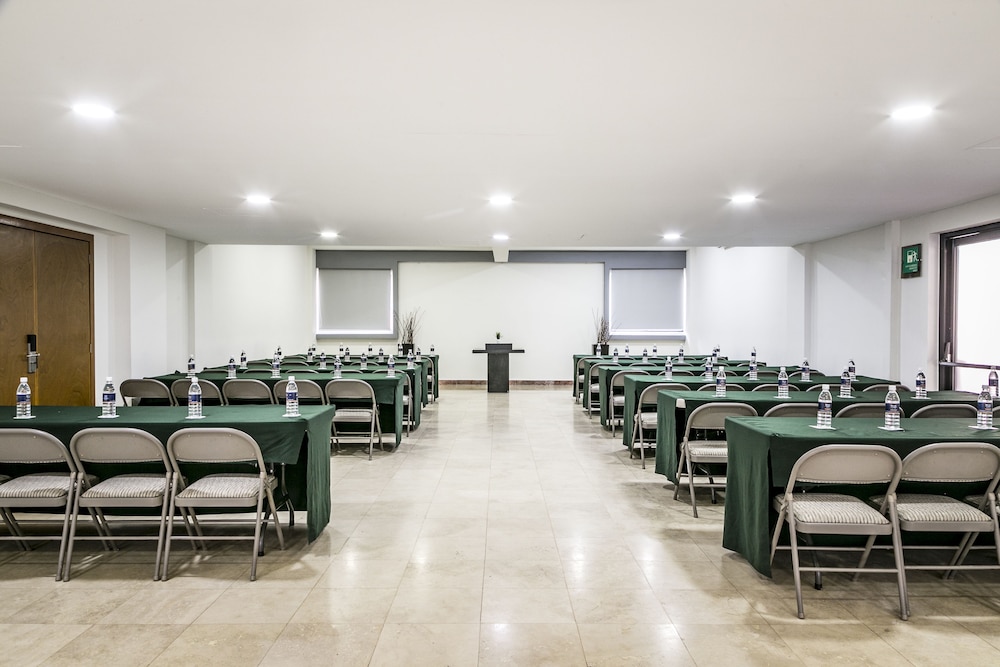 Imperio de Angeles Executive Leon Poliforum 51/55
