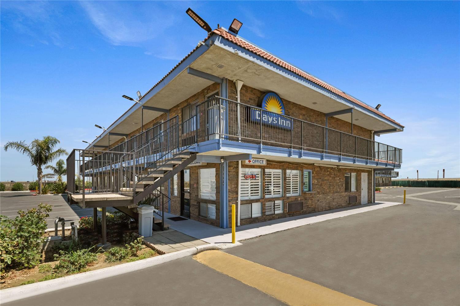 Days Inn By Wyndham Lost Hills 18/19