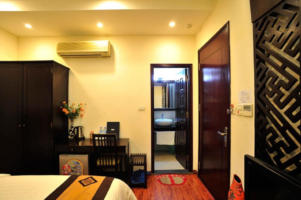 Wild Lotus Hotel 35/50