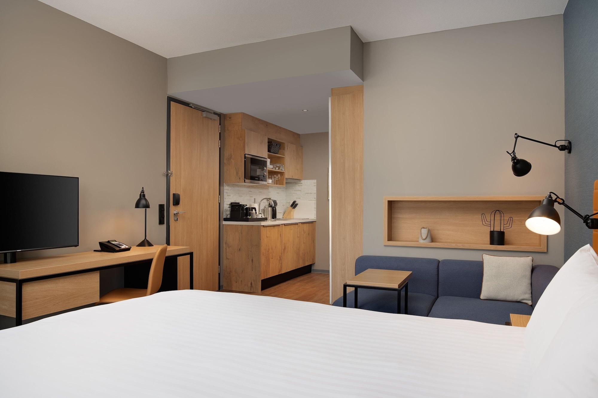 Studio, Queen Bed, City View, Residence Inn By Marriott Amsterdam Houthavens 3/8