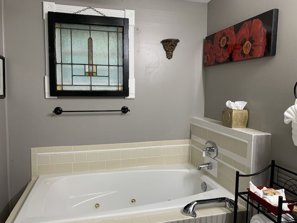 Peace and Plenty Inn B&B 68/71
