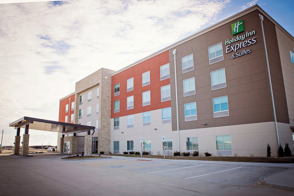 Holiday Inn Express Suites Rantoul 70/76