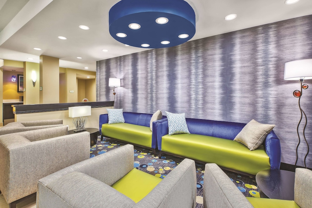 La Quinta Inn And Suites By Wyndham Niagara Falls 4/27