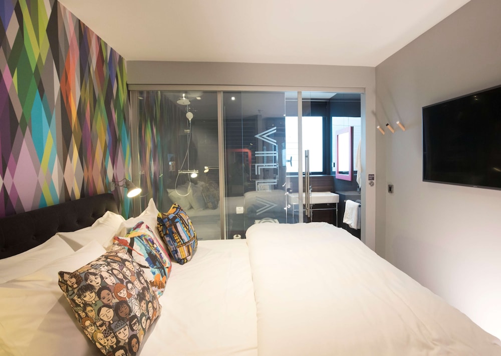 Village Hotel Bristol 11/51