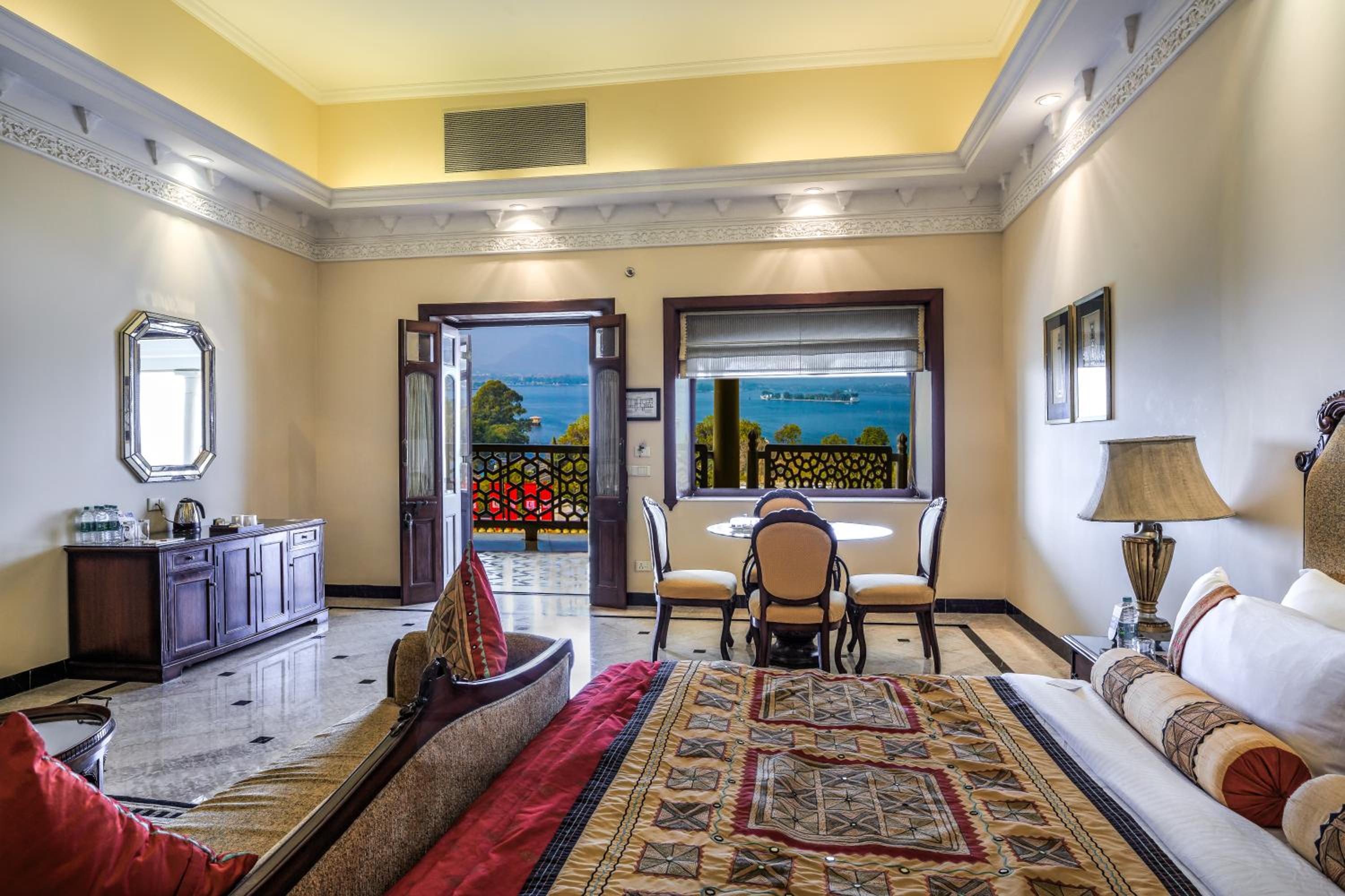 Maharani, Suite