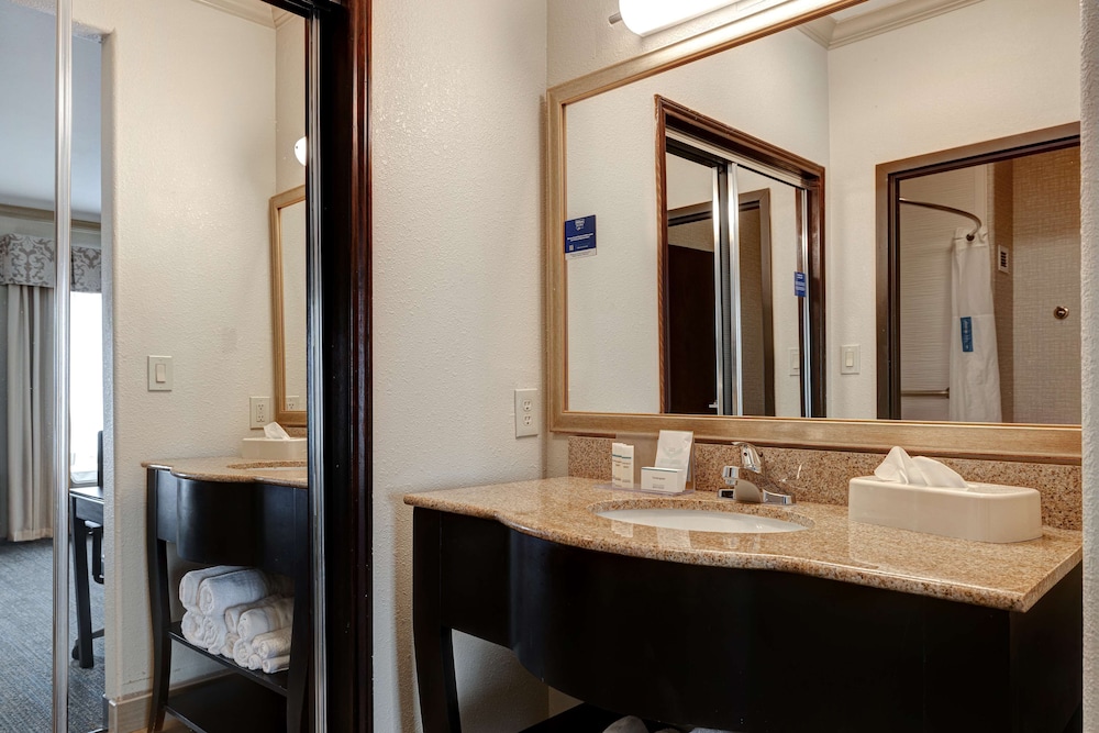 Hampton Inn Suites Galveston 35/68