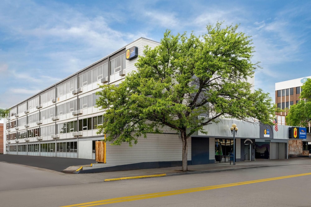 Super 8 by Wyndham Great Falls City Center 43/49
