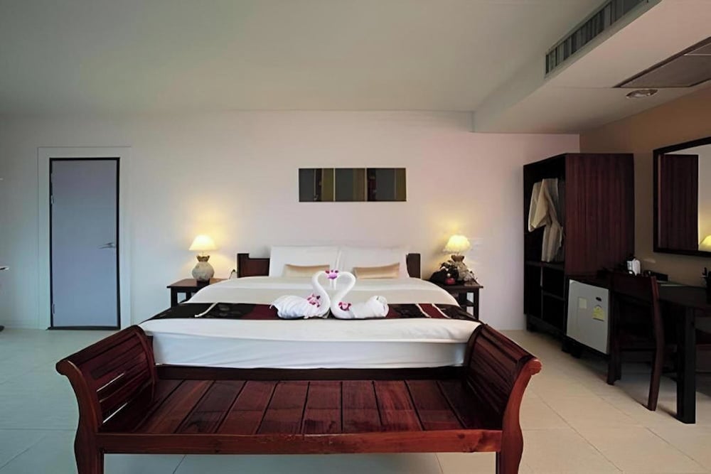Bacchus Home Resort 17/77