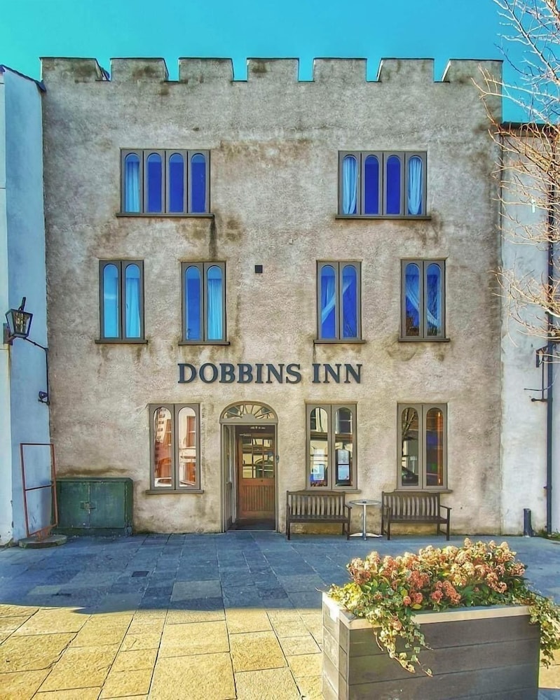 Dobbins Inn 4/39