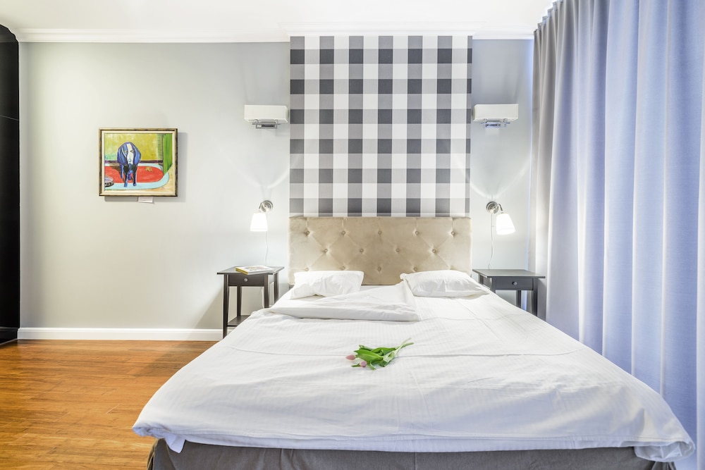 COMFORT, STUDIO, SUITE
