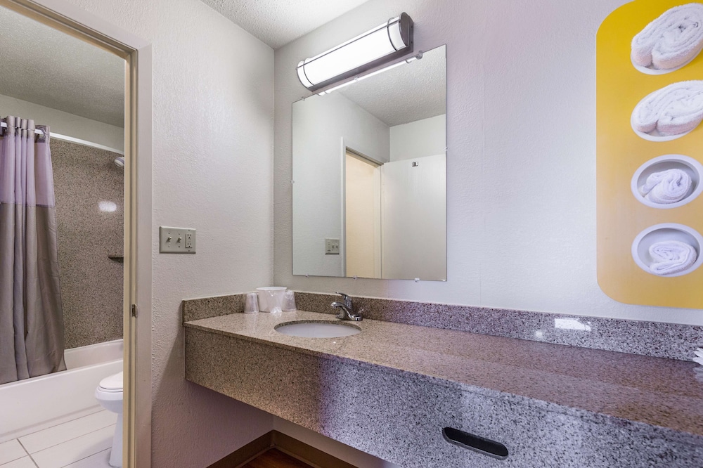 Rodeway Inn Mount Vernon, IL 27/32