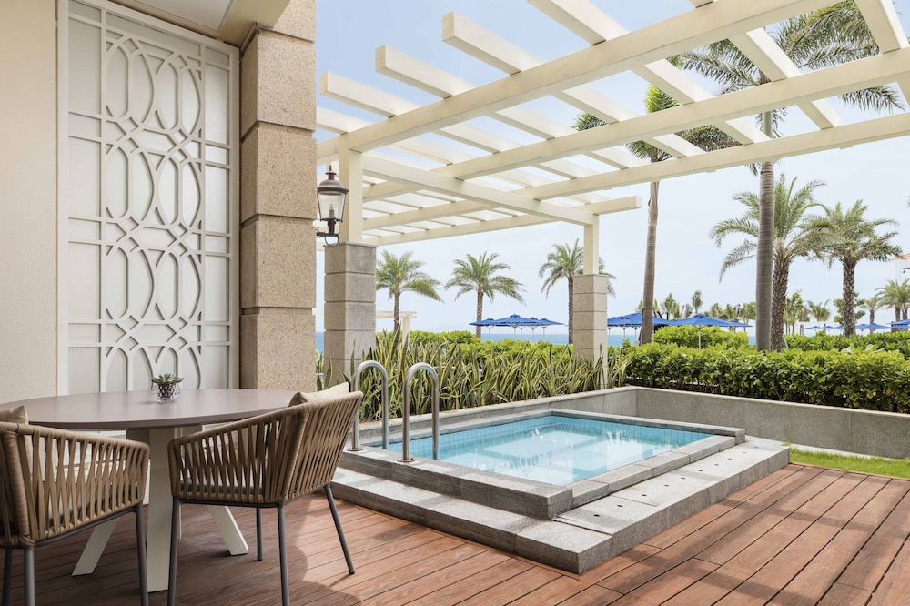 Sheraton Grand Danang Beach Resort and Spa 1/47