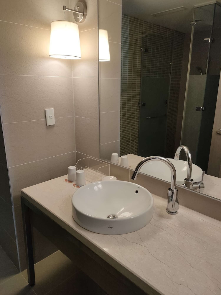 FULLON HOTEL KAOHSIUNG 50/50