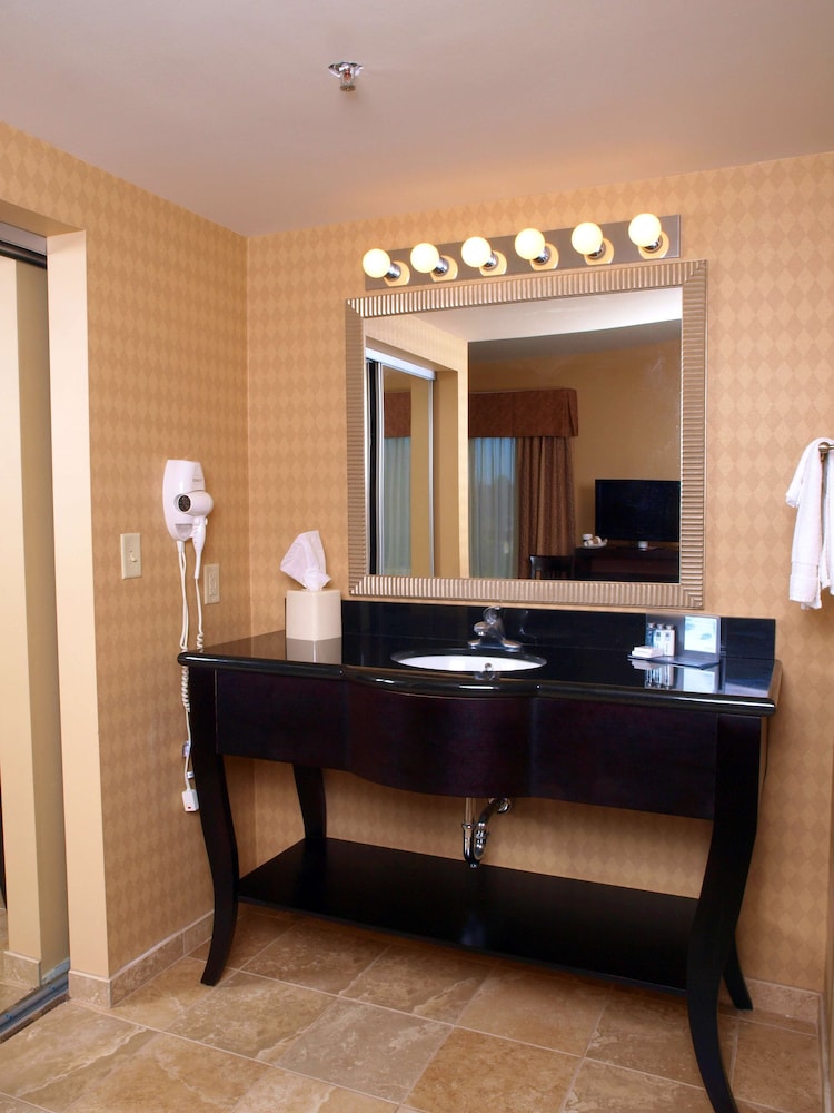 Hampton Inn And Suites Knoxville North I 75 11/58
