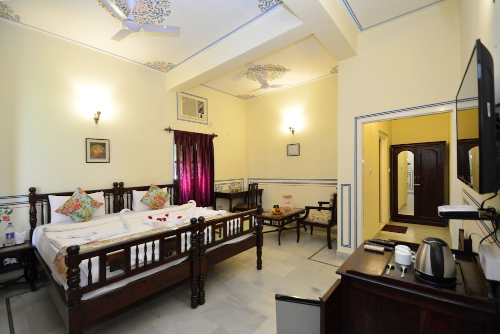 Mahal Khandela 8/32