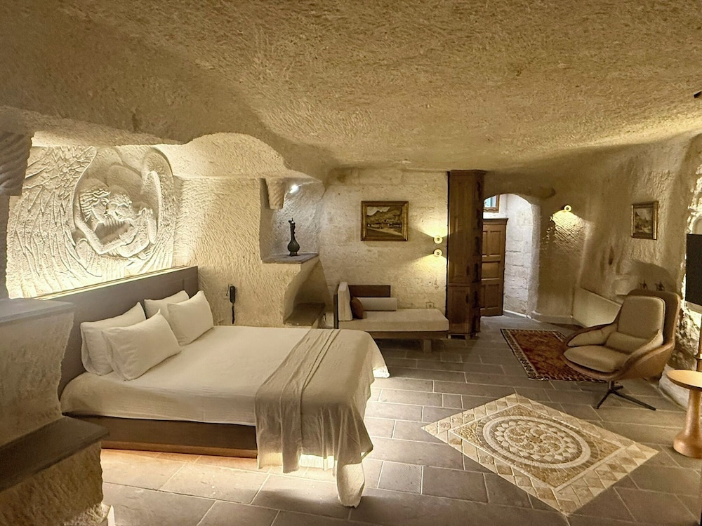 Miras Hotel 7/49