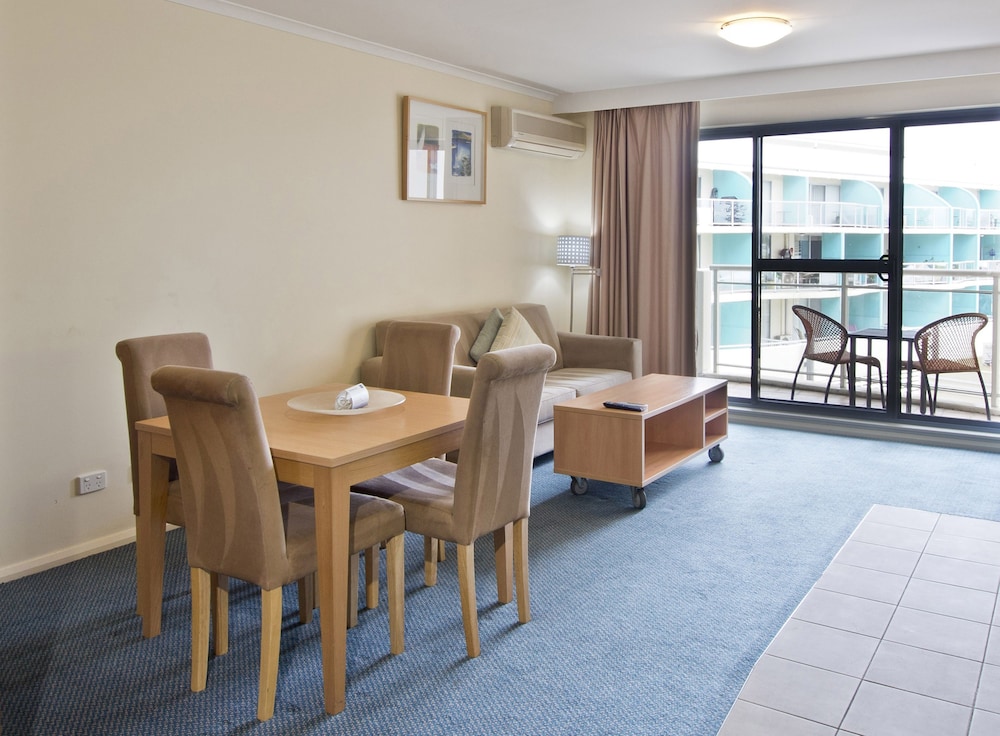 Oaks the Entrance Waterfront Suites 42/71