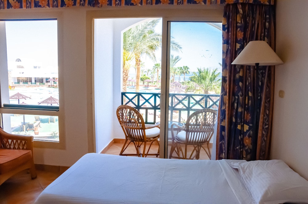 Coral Beach Resort Montazah 11/50