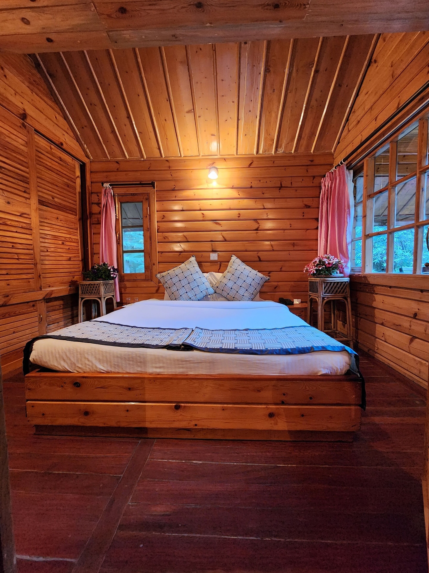 4 BEDROOMS, BUNGALOW