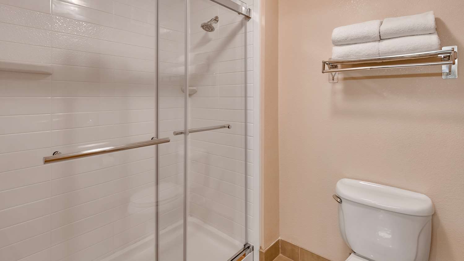 غرفة بسرير كينج، Best Western Plus Gateway Inn & Suites 8/9