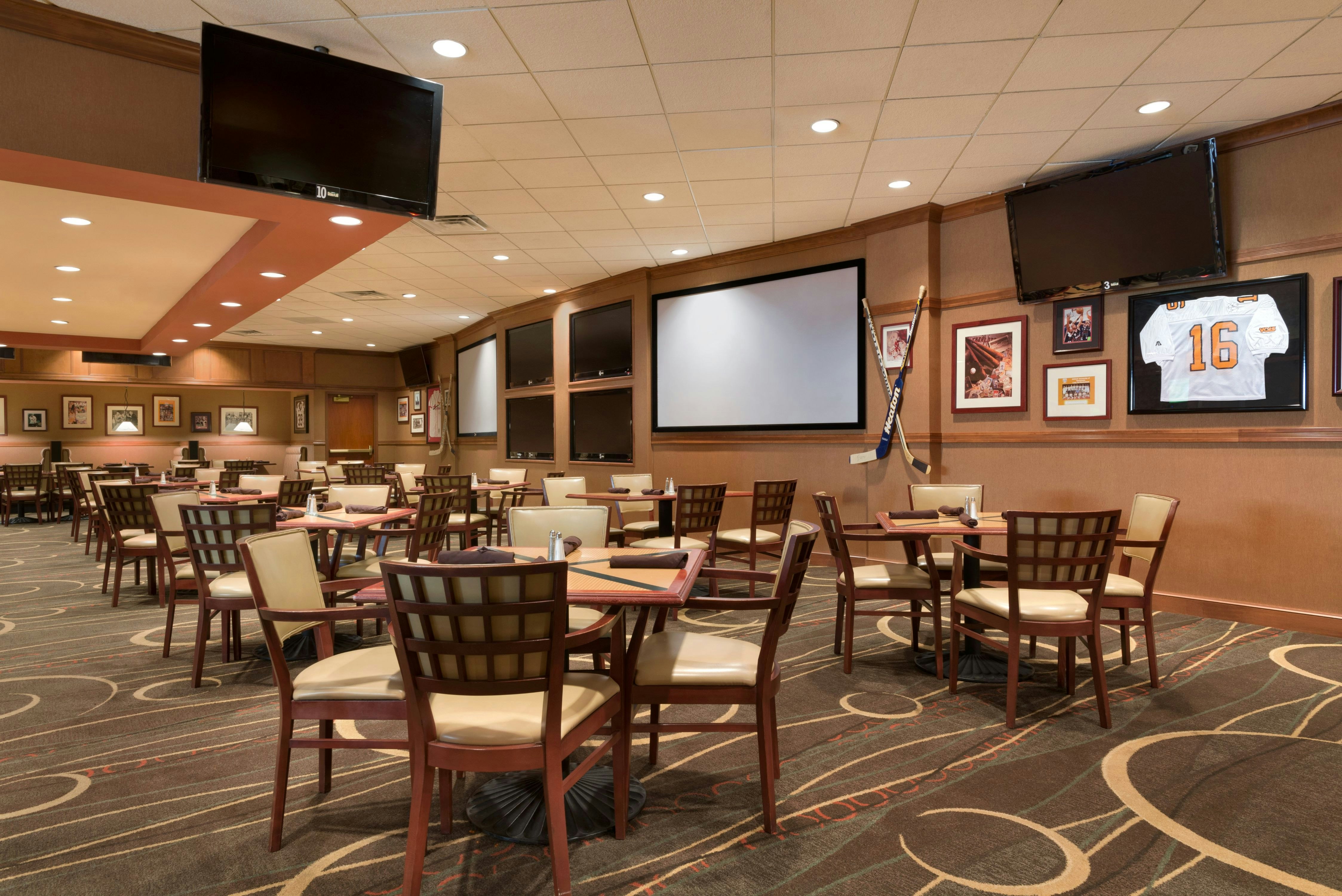 Embassy Suites by Hilton Franklin Cool Springs 68/75