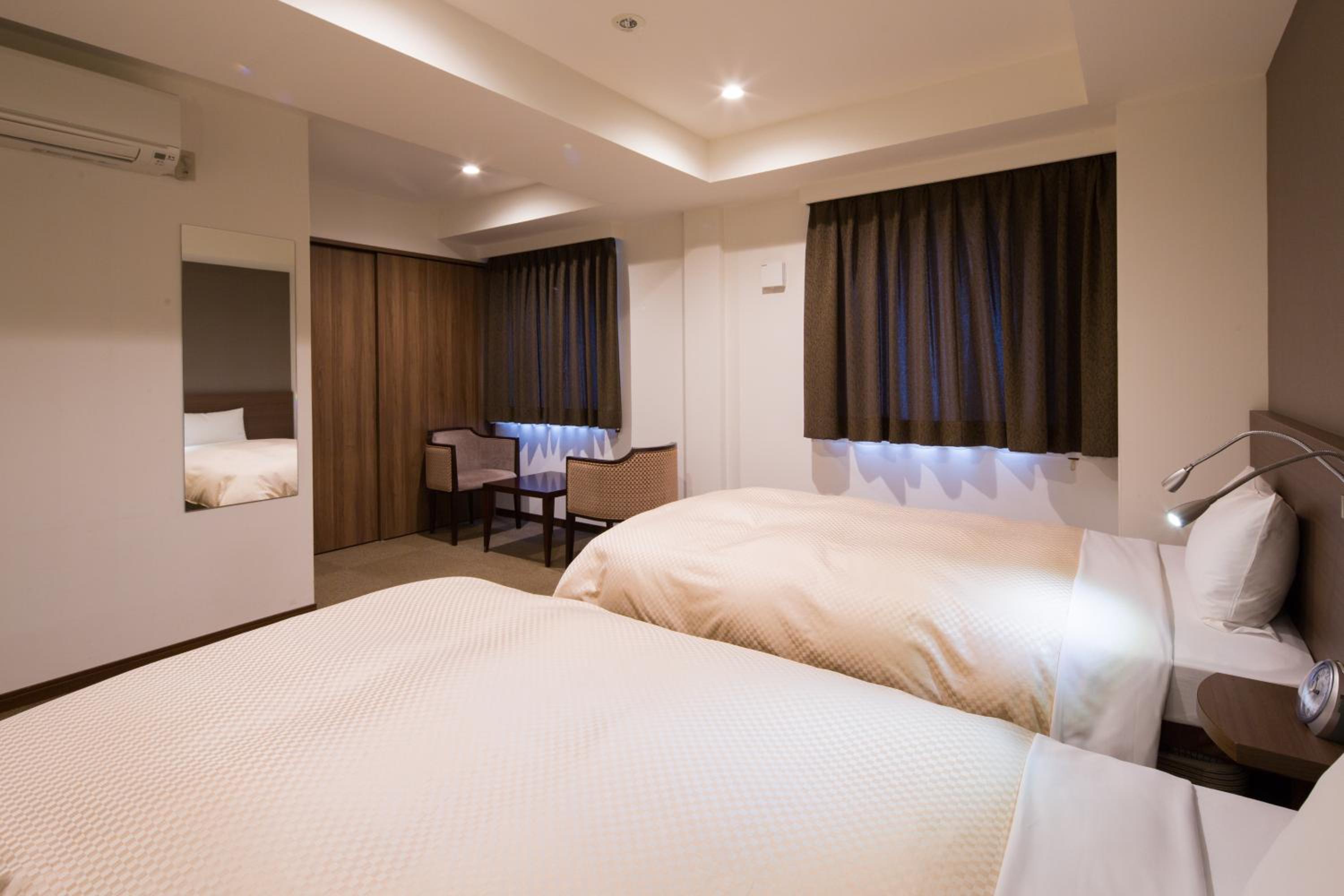 Room, Twin Beds