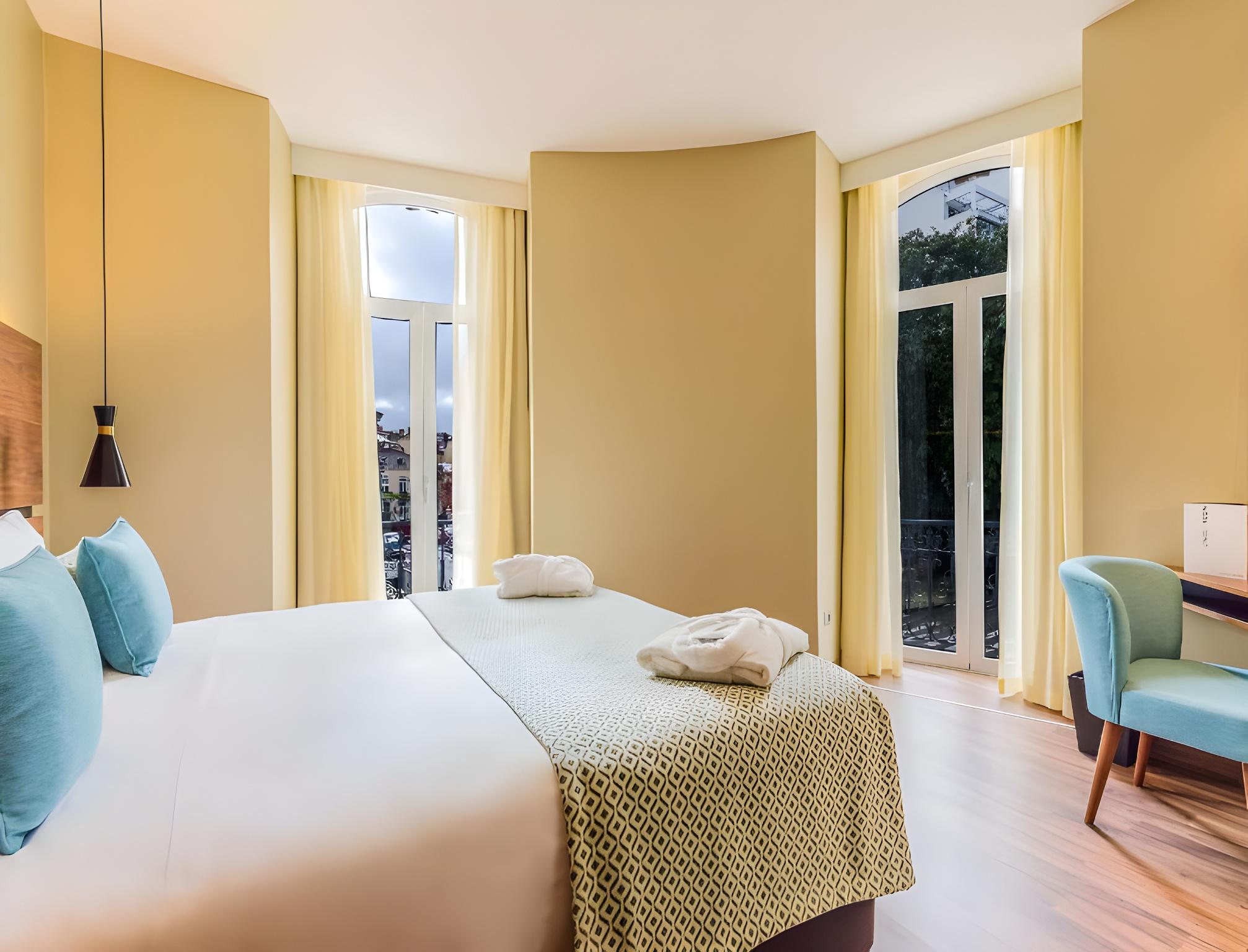 Room, 2 Double Beds, Corner