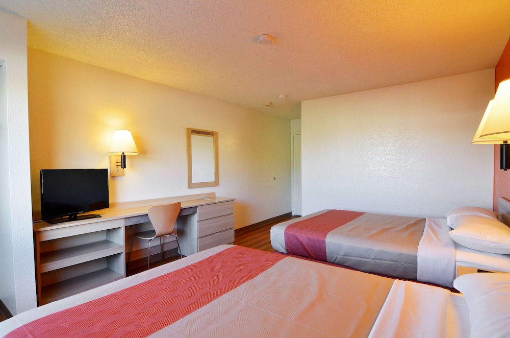 Motel6 North Palm Springs, CA - North 18/45