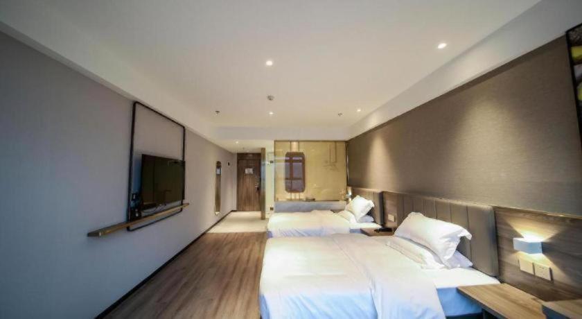 7 days premium hotel(Chongqing T3 terminal store) 23/55