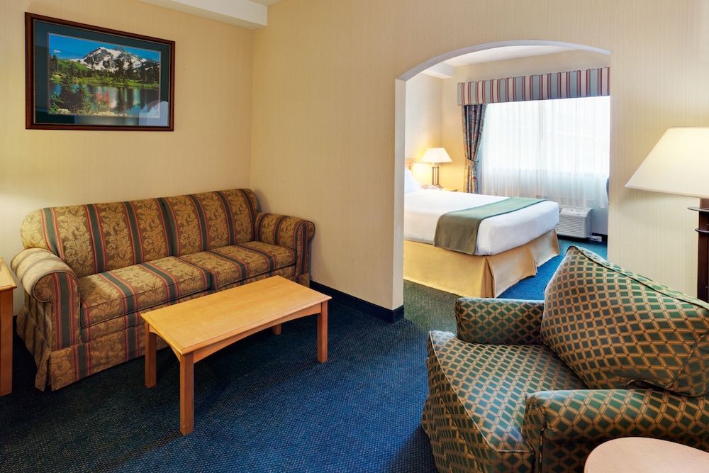 Holiday Inn Express Hotel Amp Suites Watertown Thousand Island 44/56