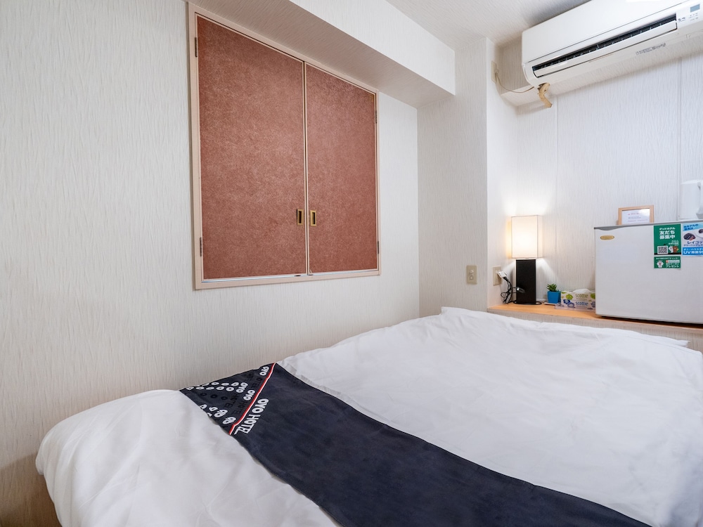 ROOM, DOUBLE BED