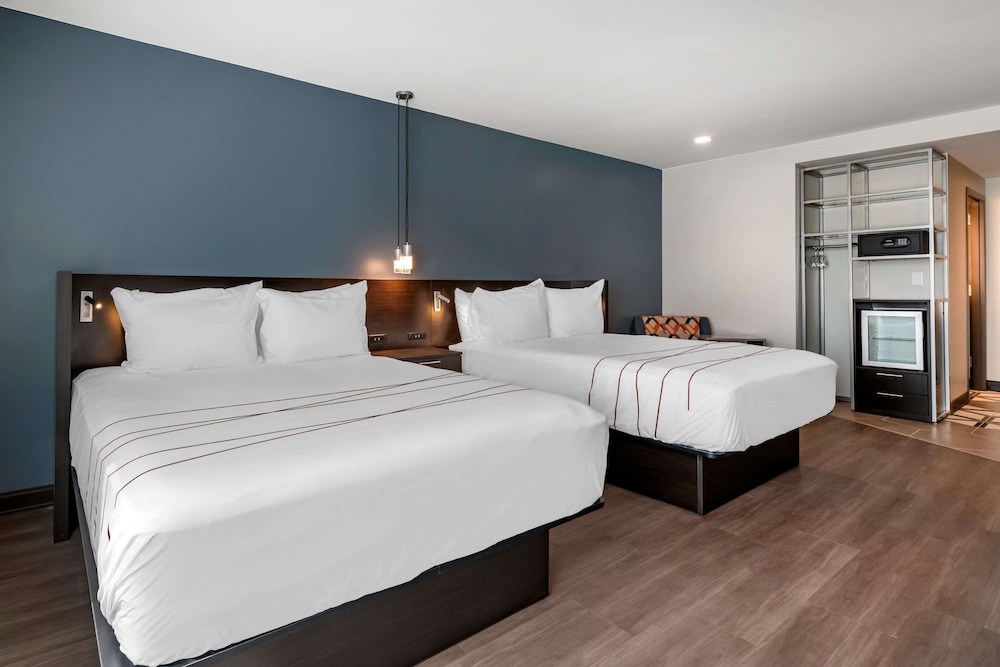 Vib Hotel by Best Western Denver RiNo 7/37