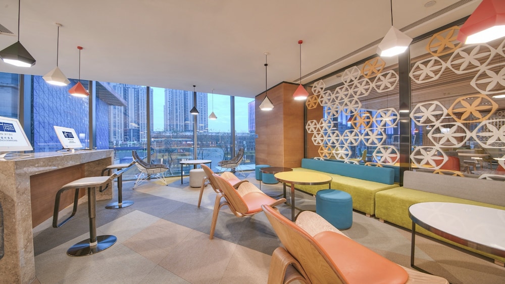 HOLIDAY INN EXPRESS FUZHOU DOWNTOWN 49/59