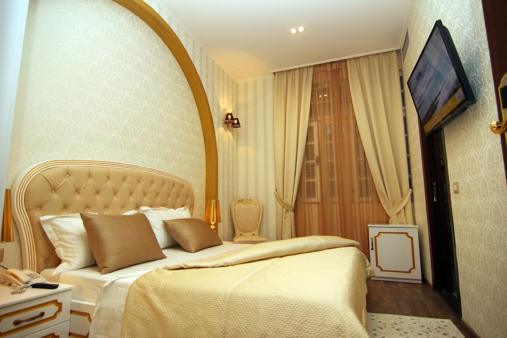 SUPERIOR, KING BED, CITY VIEW