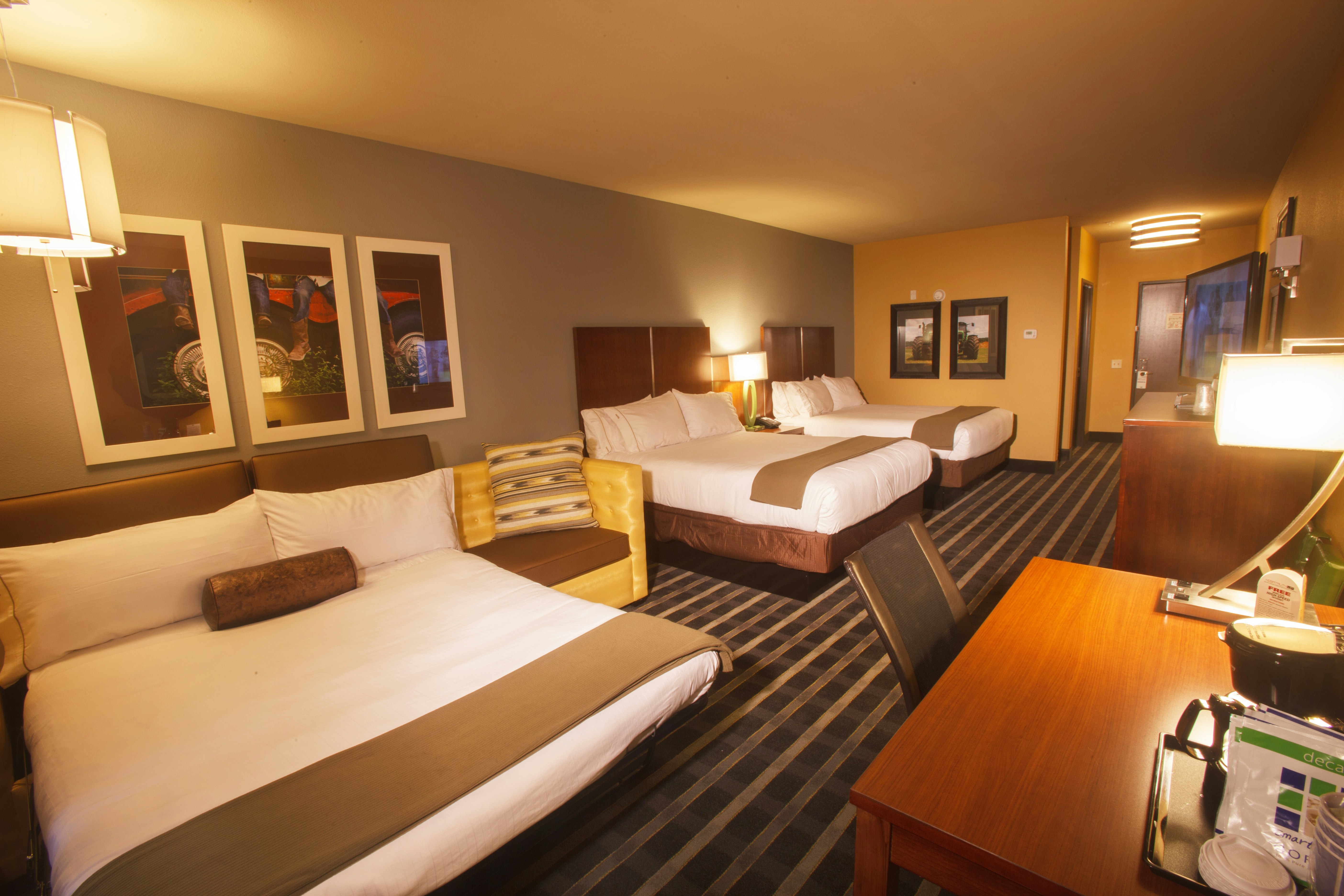 Holiday Inn Express Hotel and Suites Perry-National Fairground Area 26/68