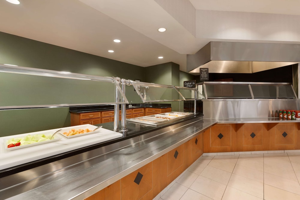 Embassy Suites by Hilton Newark Wilmington South 13/50