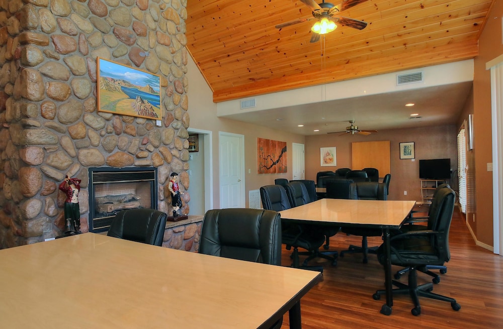 Majestic Mountain Inn 54/68