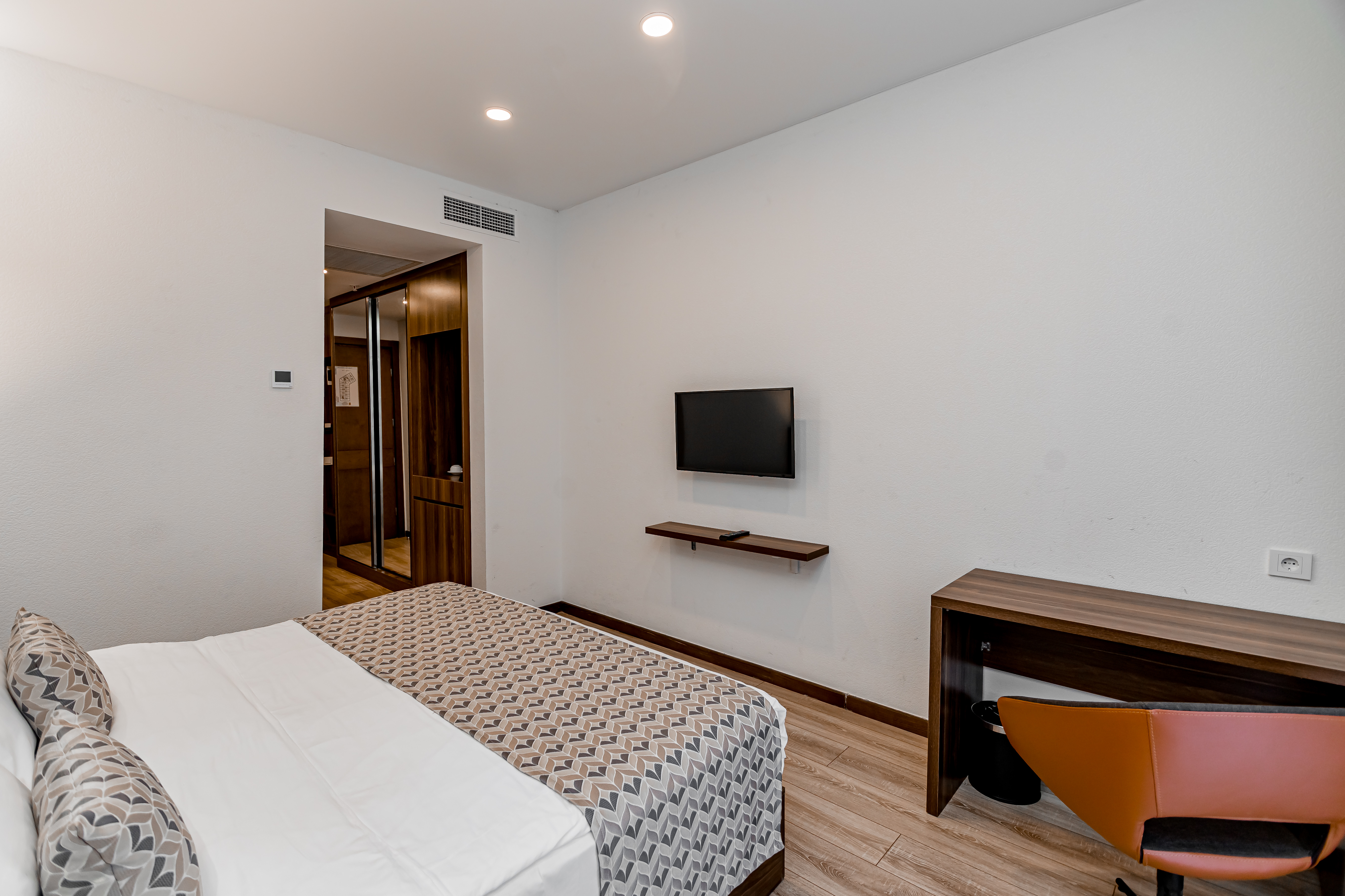 Economy, Double or Twin Bed, Kutaisi Inn 3/4