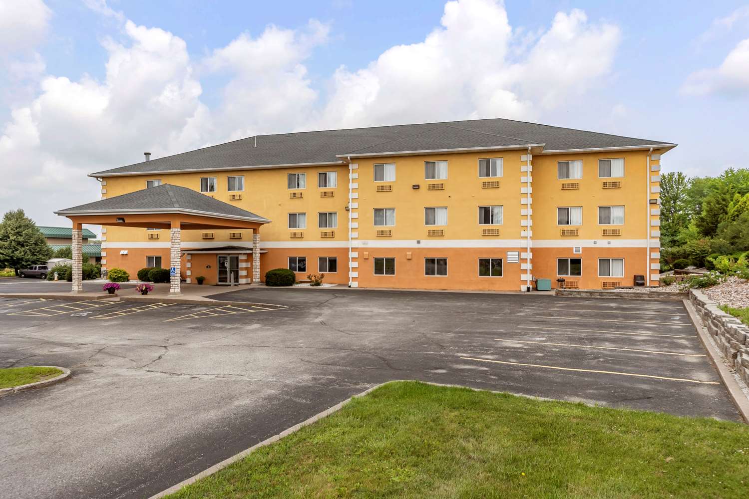 Comfort Inn Muscatine near Hwy 61 2/33