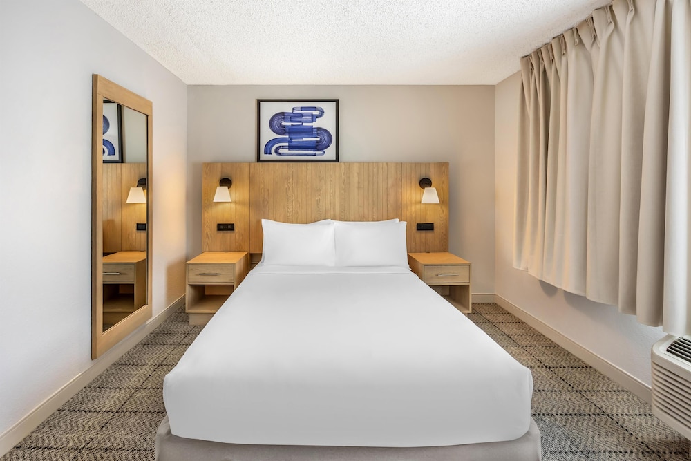 STUDIO, SUITE, QUEEN BED, ACCESSIBLE