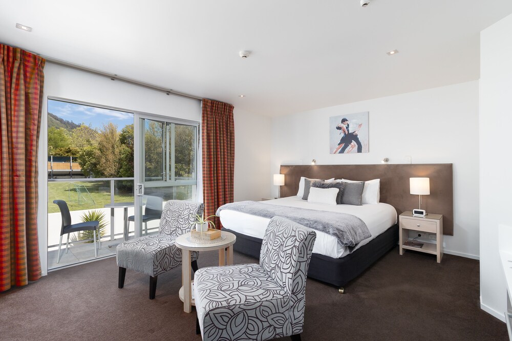SUPER, SPA, DELUXE, STUDIO, KING BED